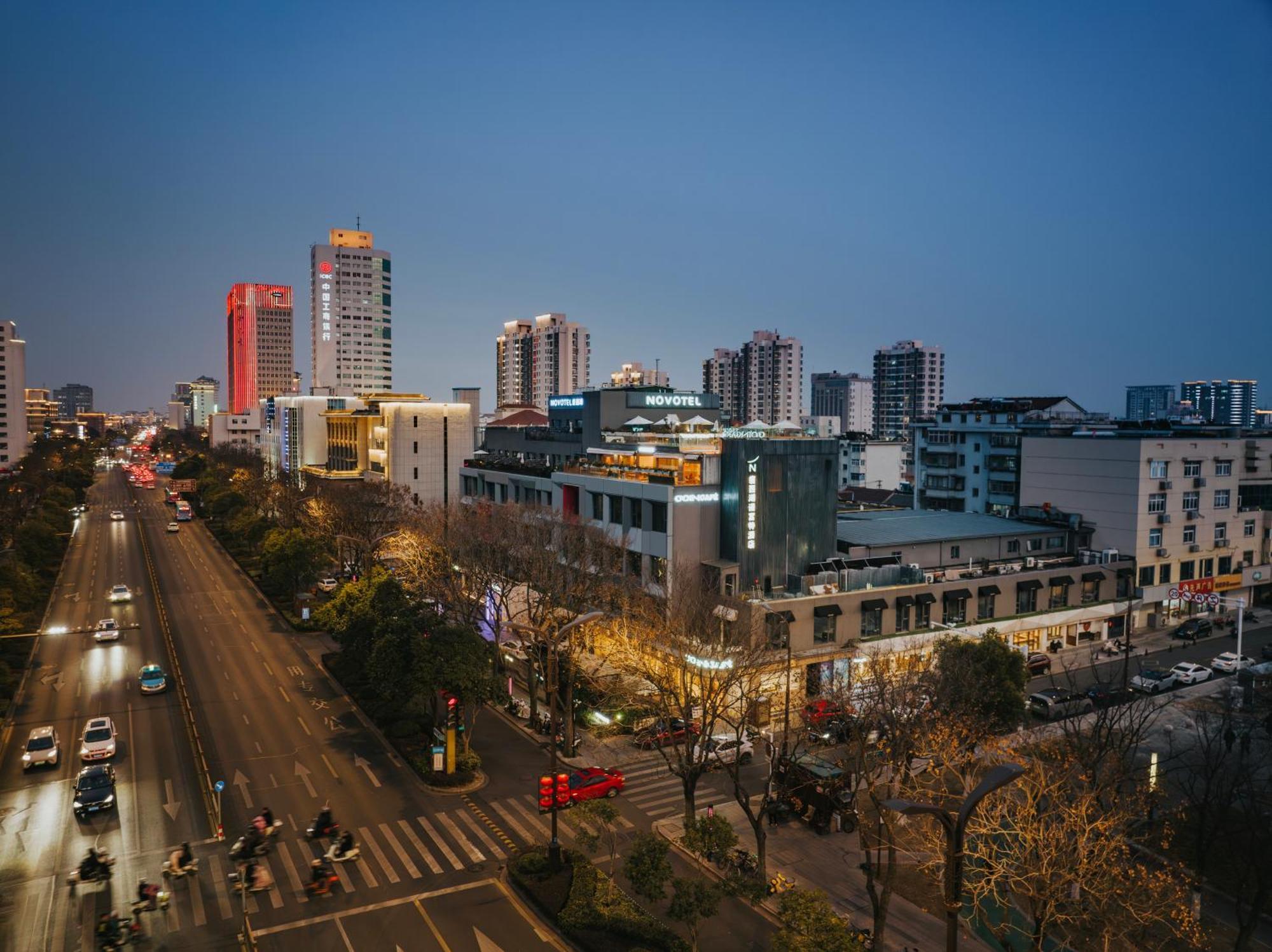 Novotel Yangzhou City Center Esterno foto